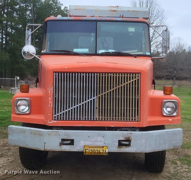 image for item DO4876 1995 White GMC WG dump truck
