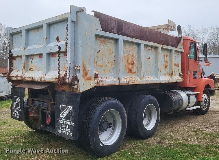 image for item DO4876 1995 White GMC WG dump truck