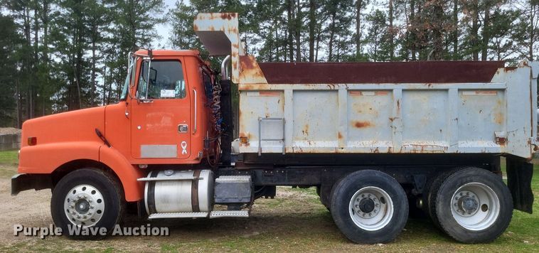image for item DO4876 1995 White GMC WG dump truck