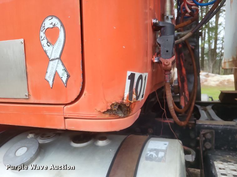 image for item DO4876 1995 White GMC WG dump truck