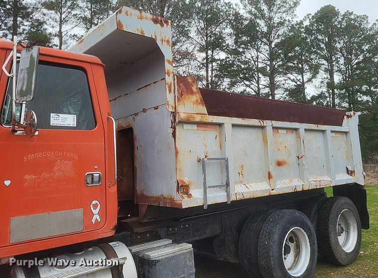 image for item DO4876 1995 White GMC WG dump truck