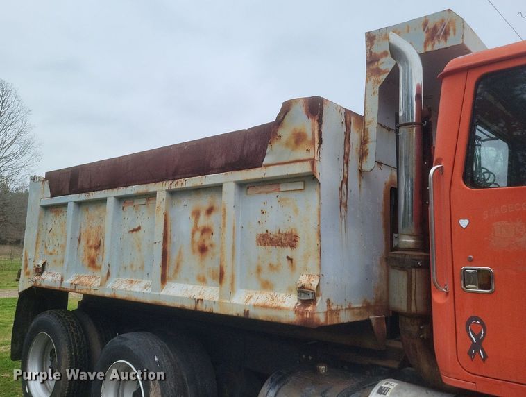 image for item DO4876 1995 White GMC WG dump truck