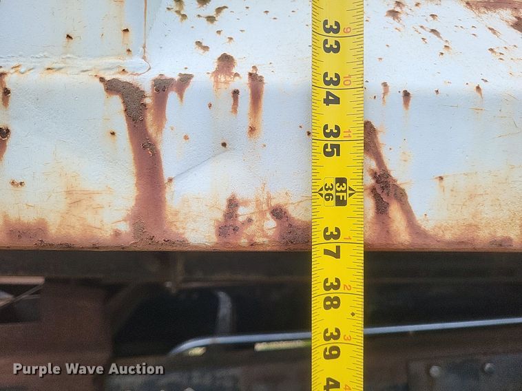 image for item DO4876 1995 White GMC WG dump truck