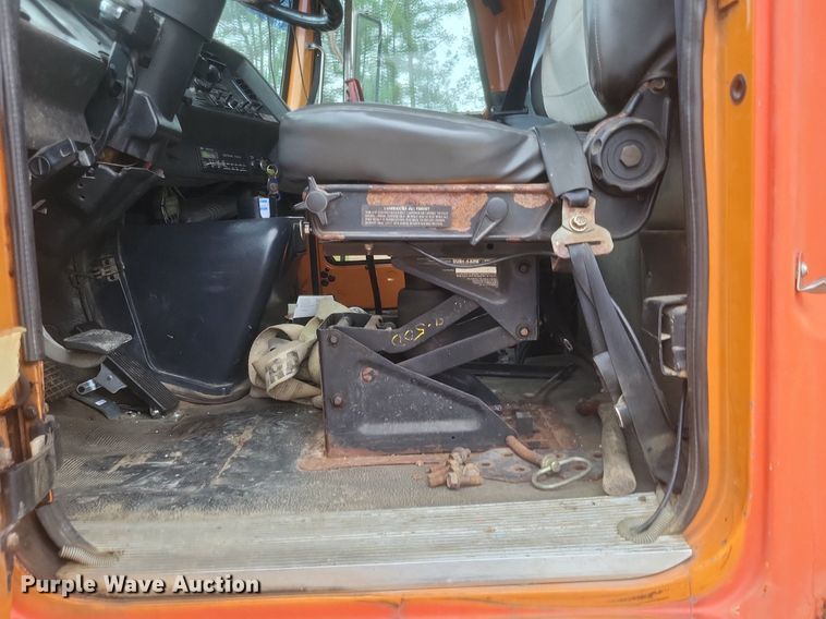 image for item DO4876 1995 White GMC WG dump truck