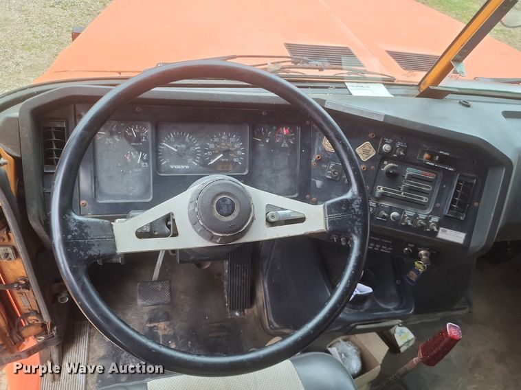 image for item DO4876 1995 White GMC WG dump truck