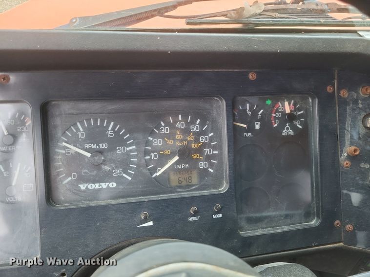 image for item DO4876 1995 White GMC WG dump truck