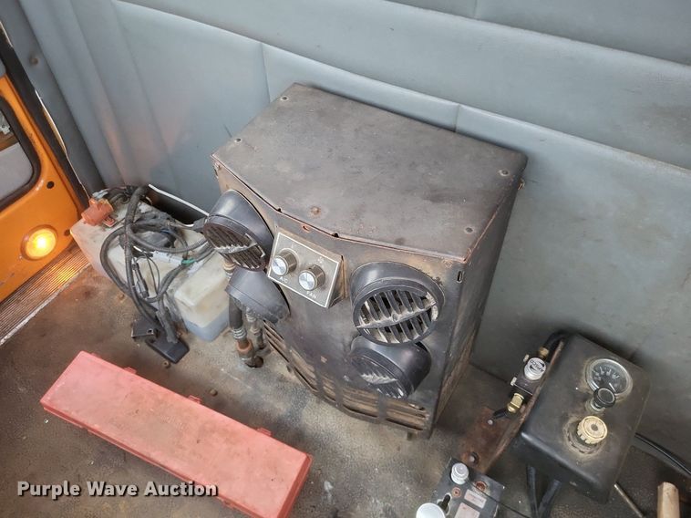 image for item DO4876 1995 White GMC WG dump truck