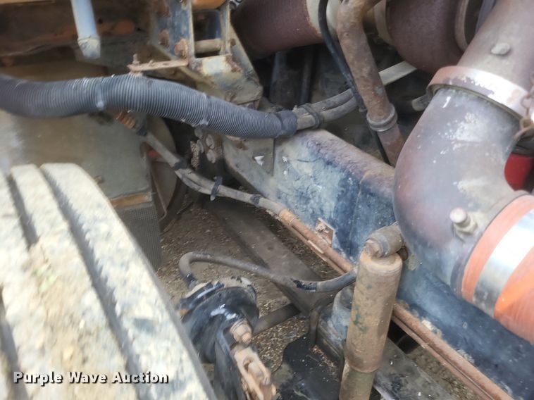 image for item DO4876 1995 White GMC WG dump truck