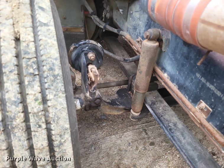 image for item DO4876 1995 White GMC WG dump truck