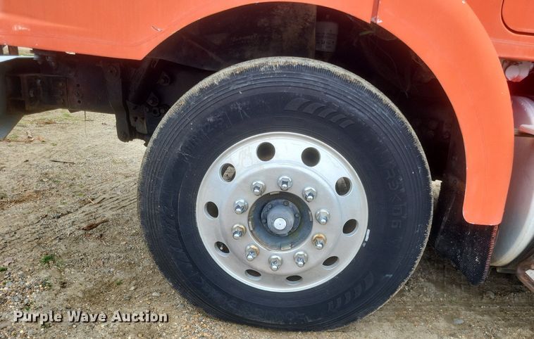 image for item DO4876 1995 White GMC WG dump truck