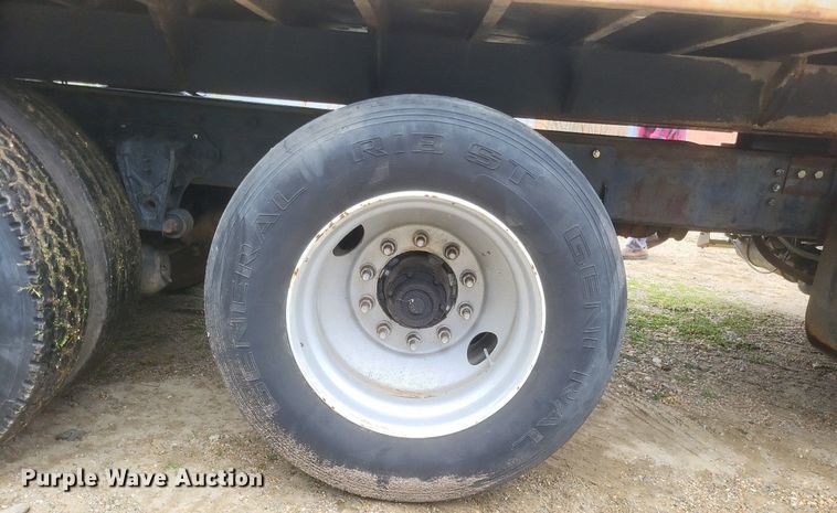 image for item DO4876 1995 White GMC WG dump truck