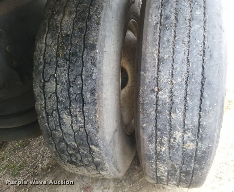 image for item DO4876 1995 White GMC WG dump truck