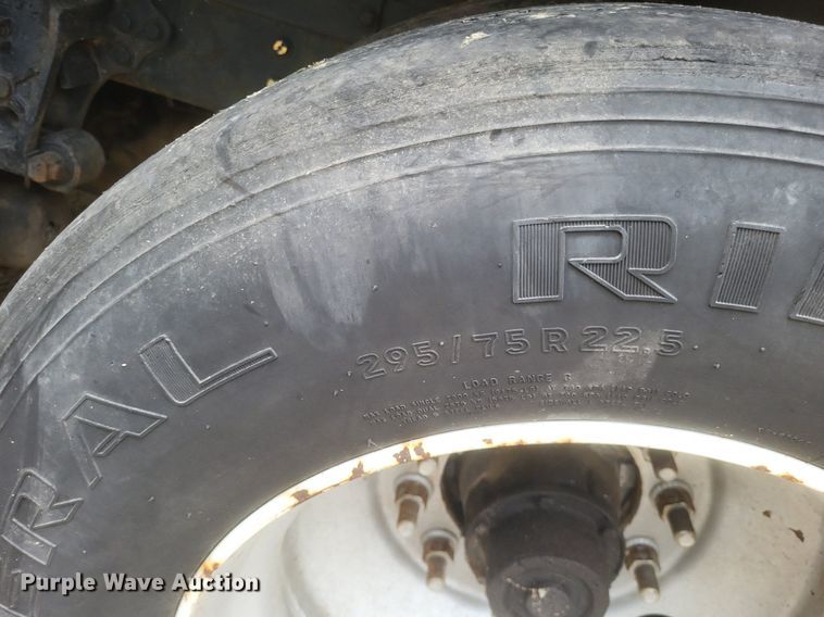 image for item DO4876 1995 White GMC WG dump truck