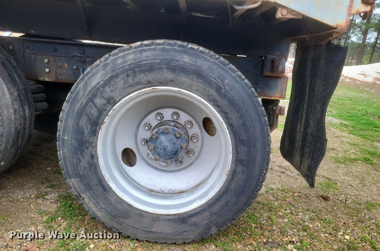 image for item DO4876 1995 White GMC WG dump truck