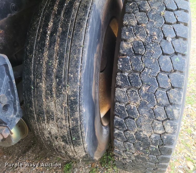 image for item DO4876 1995 White GMC WG dump truck