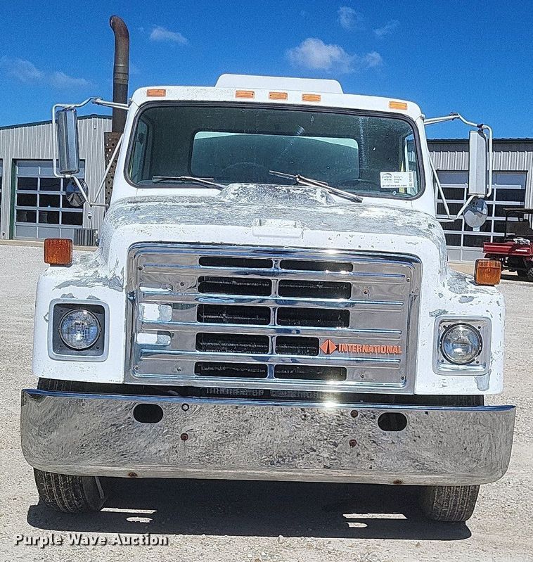 image for item DO4880 1985 International S1700 fuel truck