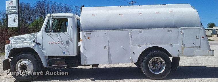 image for item DO4880 1985 International S1700 fuel truck
