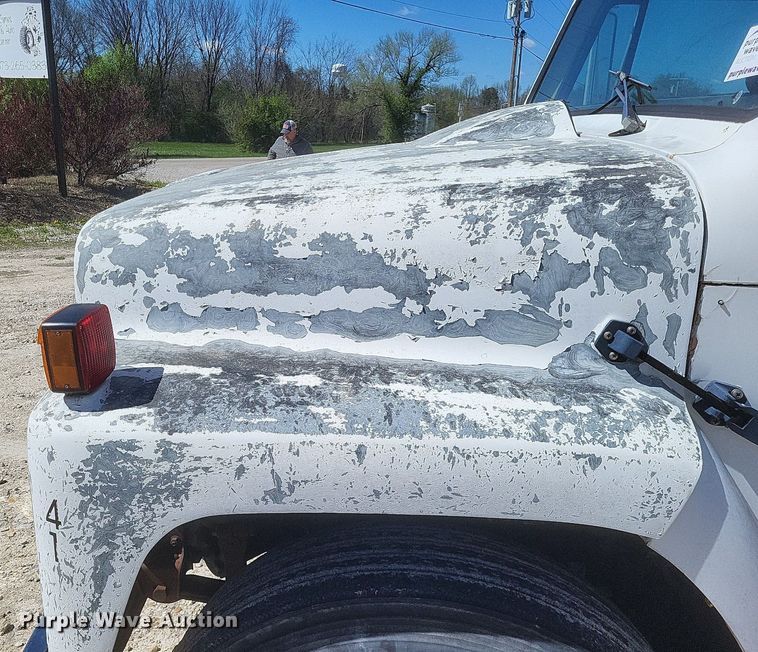 image for item DO4880 1985 International S1700 fuel truck