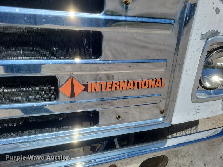 image for item DO4880 1985 International S1700 fuel truck