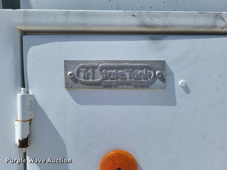 image for item DO4880 1985 International S1700 fuel truck