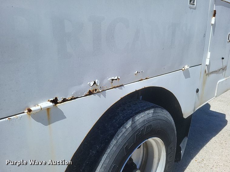 image for item DO4880 1985 International S1700 fuel truck