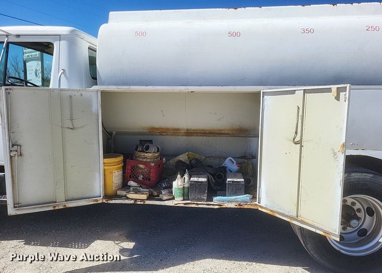 image for item DO4880 1985 International S1700 fuel truck