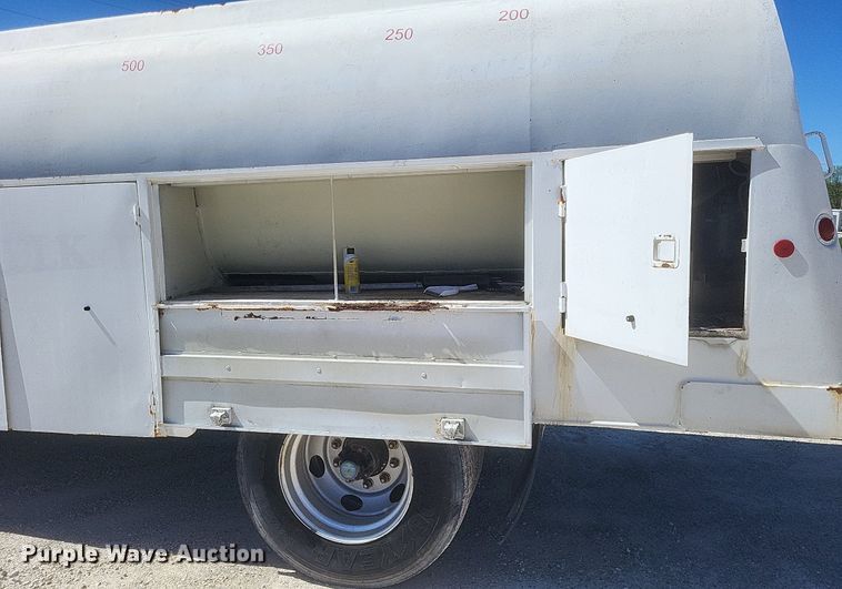 image for item DO4880 1985 International S1700 fuel truck