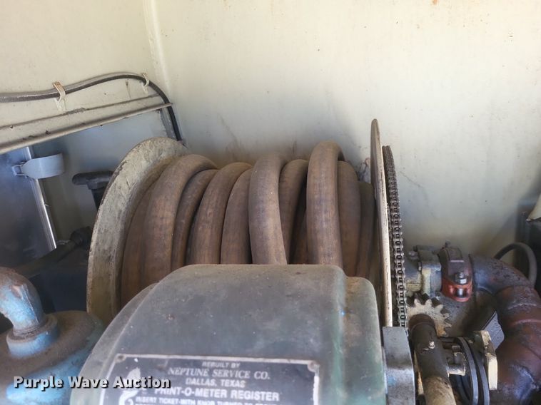 image for item DO4880 1985 International S1700 fuel truck