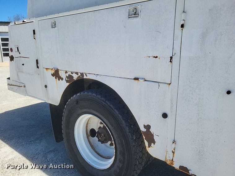 image for item DO4880 1985 International S1700 fuel truck