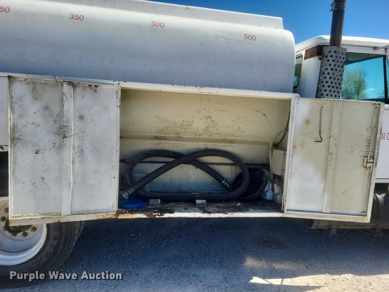 image for item DO4880 1985 International S1700 fuel truck