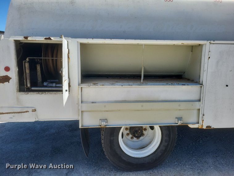 image for item DO4880 1985 International S1700 fuel truck