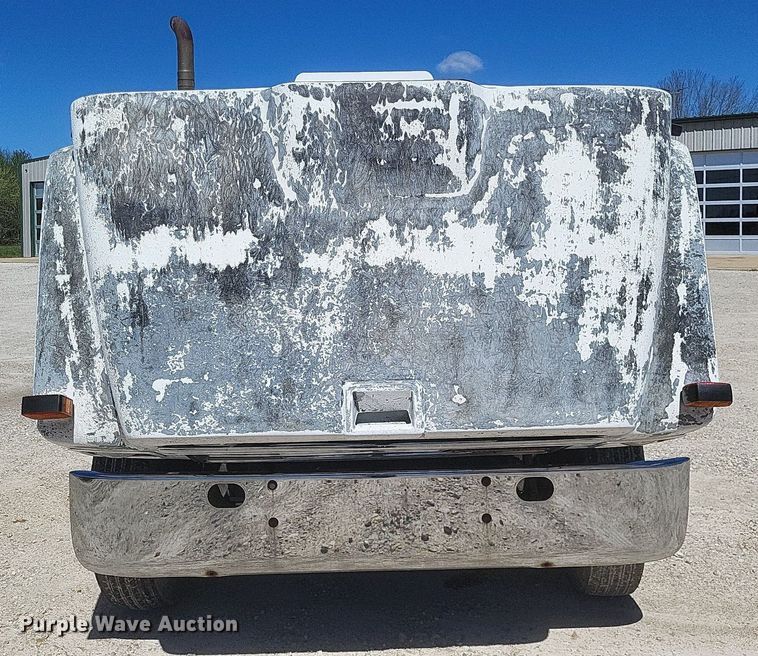 image for item DO4880 1985 International S1700 fuel truck