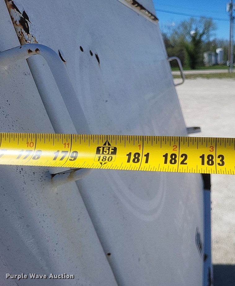 image for item DO4880 1985 International S1700 fuel truck