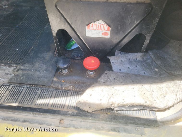 image for item DO4880 1985 International S1700 fuel truck