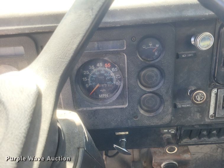 image for item DO4880 1985 International S1700 fuel truck