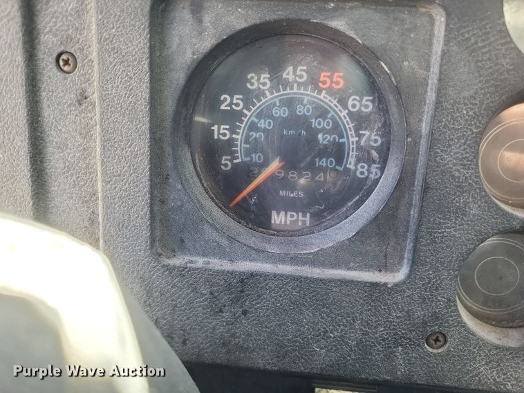 image for item DO4880 1985 International S1700 fuel truck