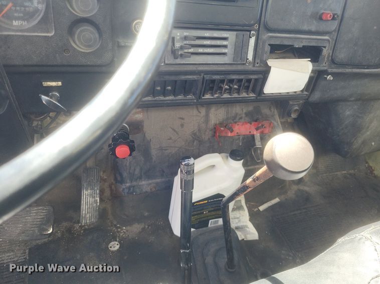 image for item DO4880 1985 International S1700 fuel truck