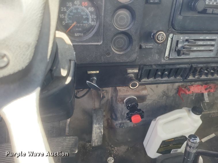 image for item DO4880 1985 International S1700 fuel truck