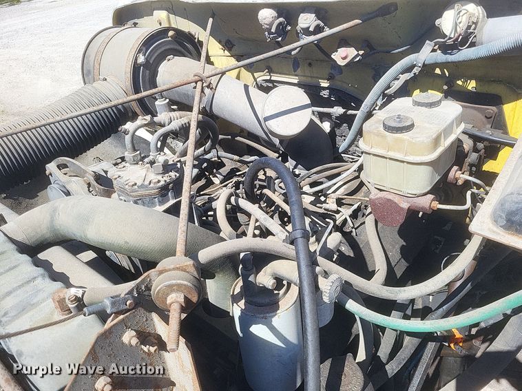 image for item DO4880 1985 International S1700 fuel truck