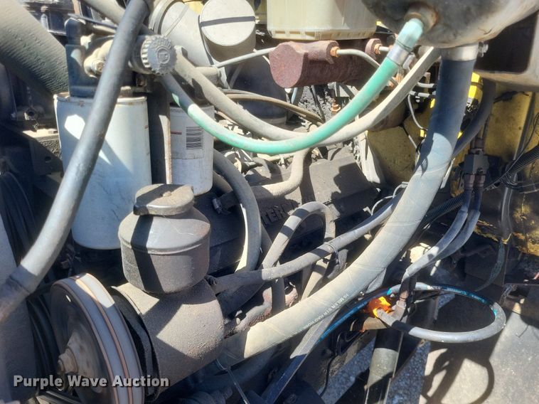 image for item DO4880 1985 International S1700 fuel truck