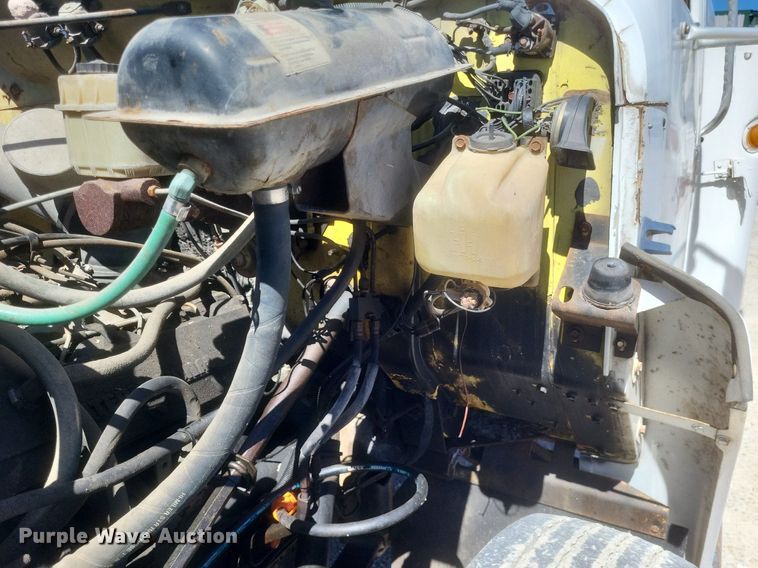 image for item DO4880 1985 International S1700 fuel truck