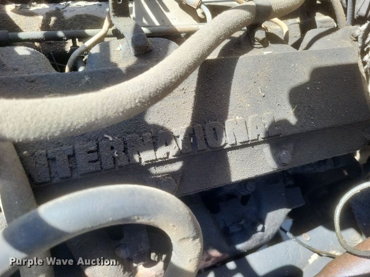 image for item DO4880 1985 International S1700 fuel truck