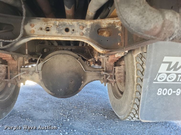 image for item DO4880 1985 International S1700 fuel truck