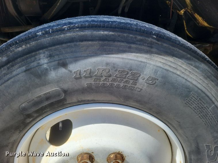 image for item DO4880 1985 International S1700 fuel truck