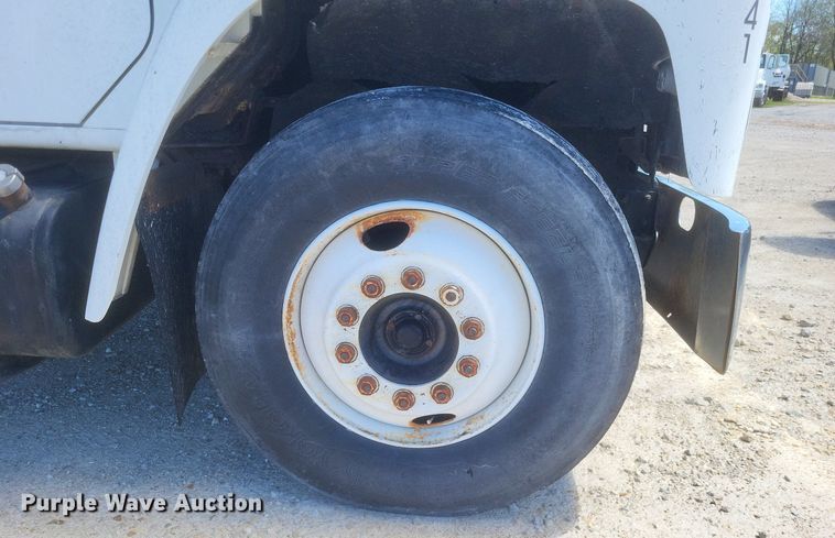 image for item DO4880 1985 International S1700 fuel truck