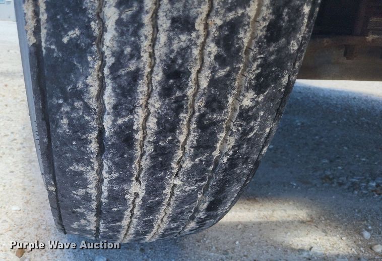 image for item DO4880 1985 International S1700 fuel truck