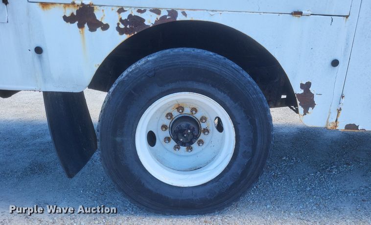 image for item DO4880 1985 International S1700 fuel truck