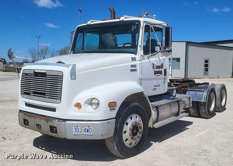 image for item DO4881 1998 Freightliner FL112 semi truck