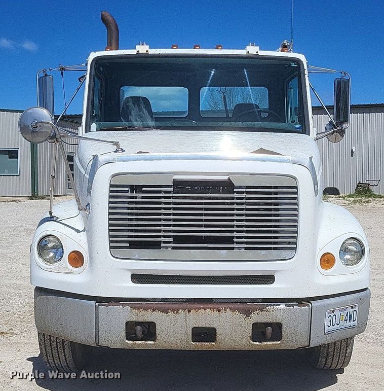 image for item DO4881 1998 Freightliner FL112 semi truck