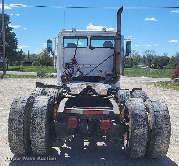 image for item DO4881 1998 Freightliner FL112 semi truck